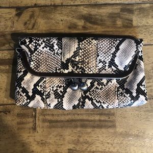 Jessica Simpson clutch